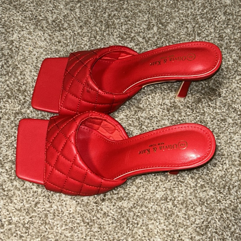 Red Square Heels - Picture 3 of 3